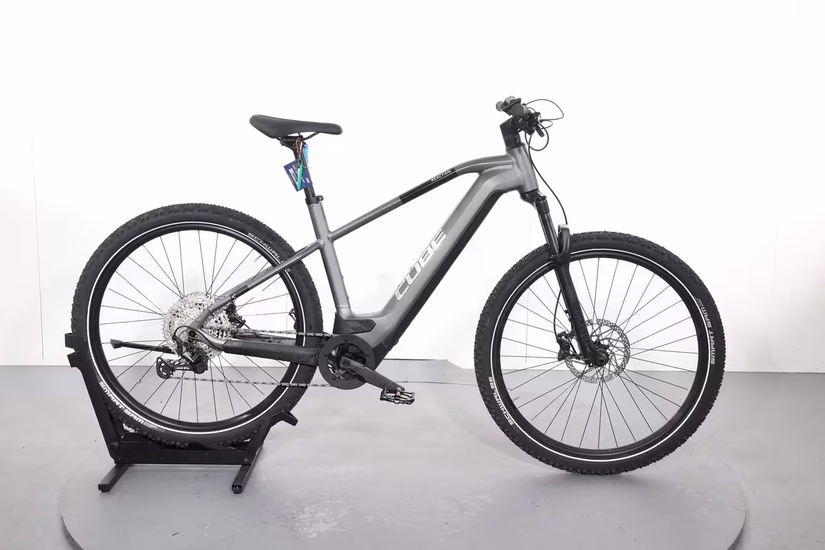 Cube Reaction Hybrid Race 750